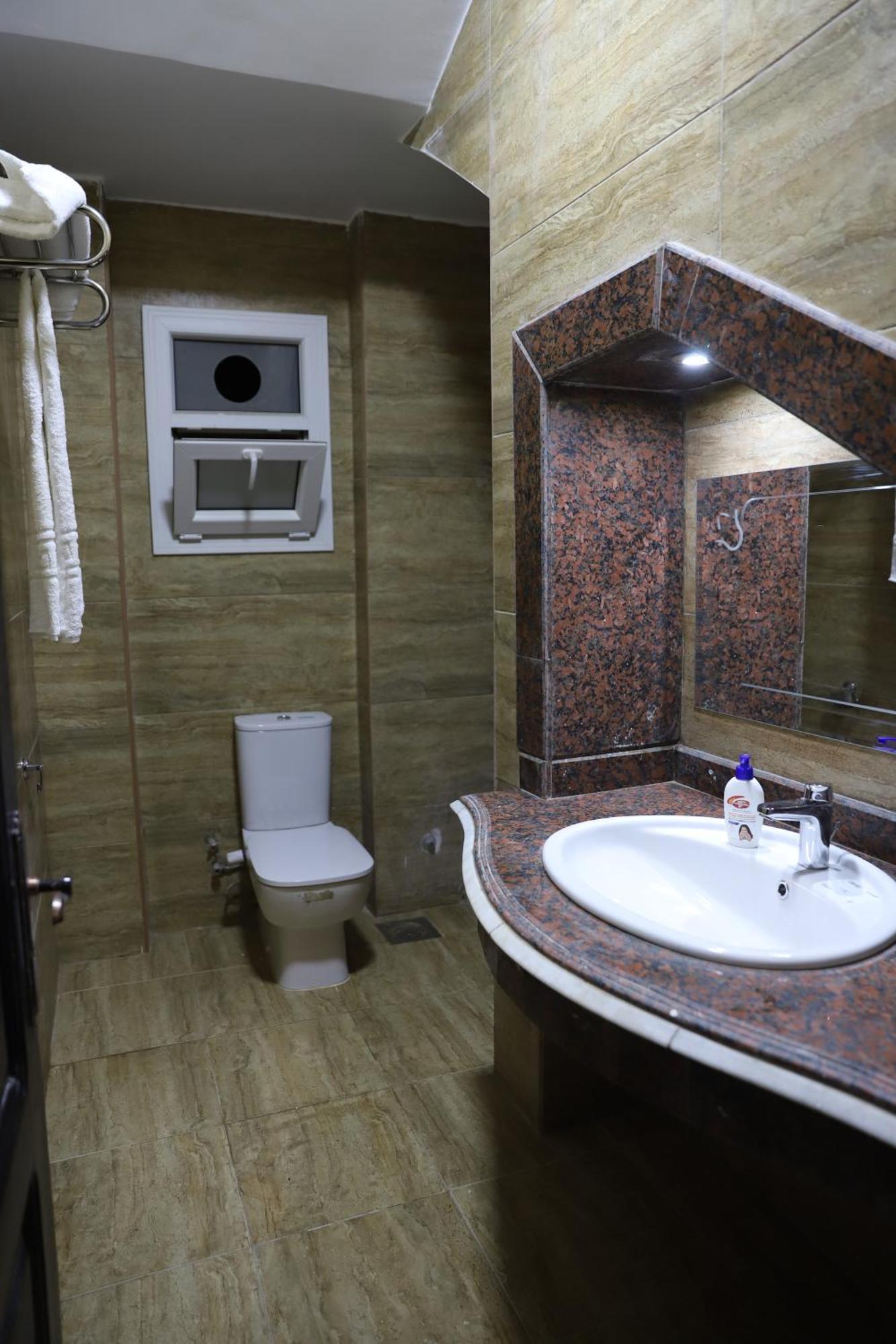 King Khufu Pyramids View Hotel Kafret el-Gabal Esterno foto