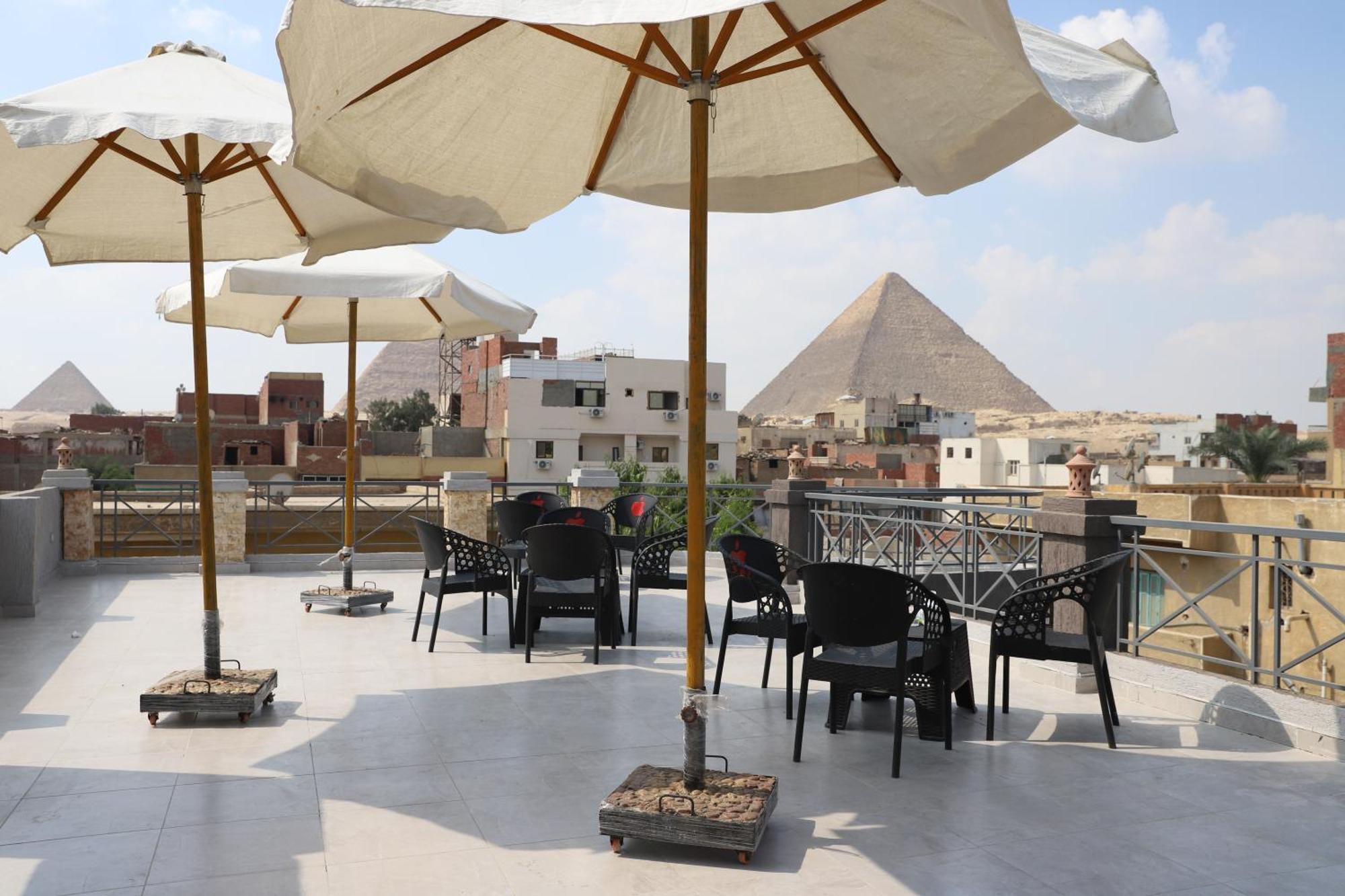 King Khufu Pyramids View Hotel Kafret el-Gabal Esterno foto